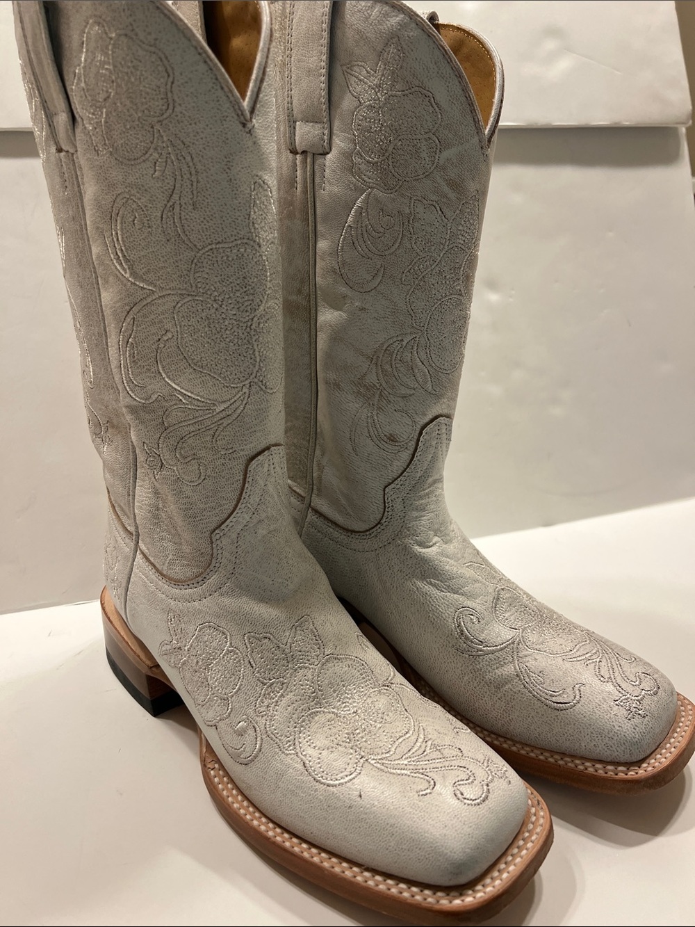 Women's Shyanne Cowgirl Boots-White Size 7 1/2M